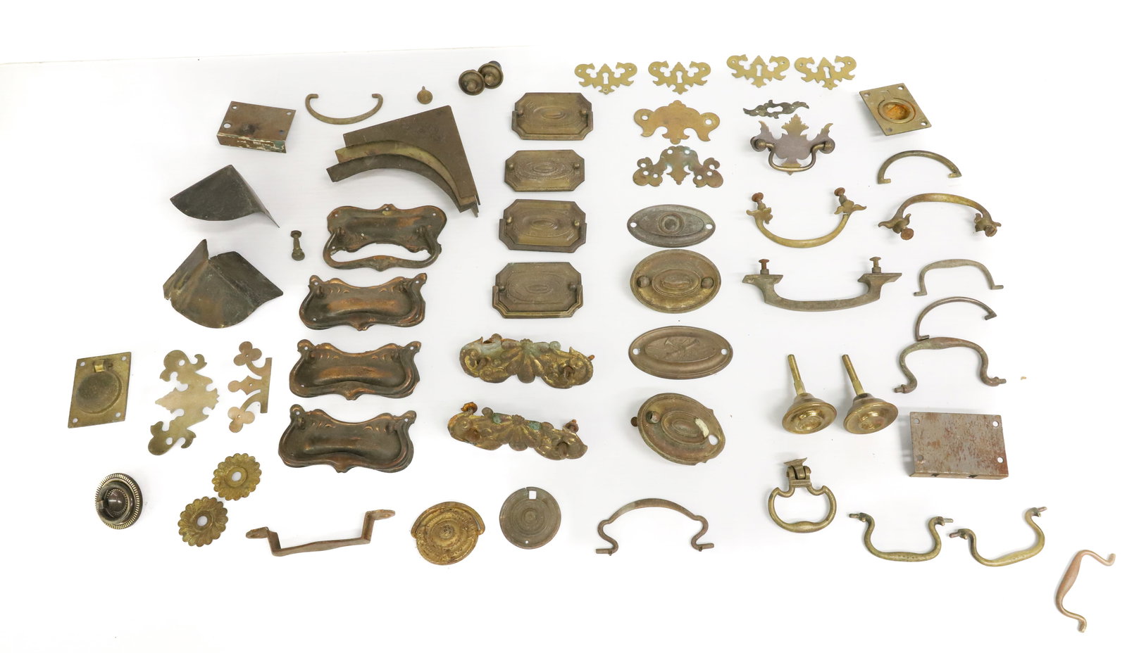 LOT OF ANTIQUE FURNITURE HARDWARE (1 of 5)