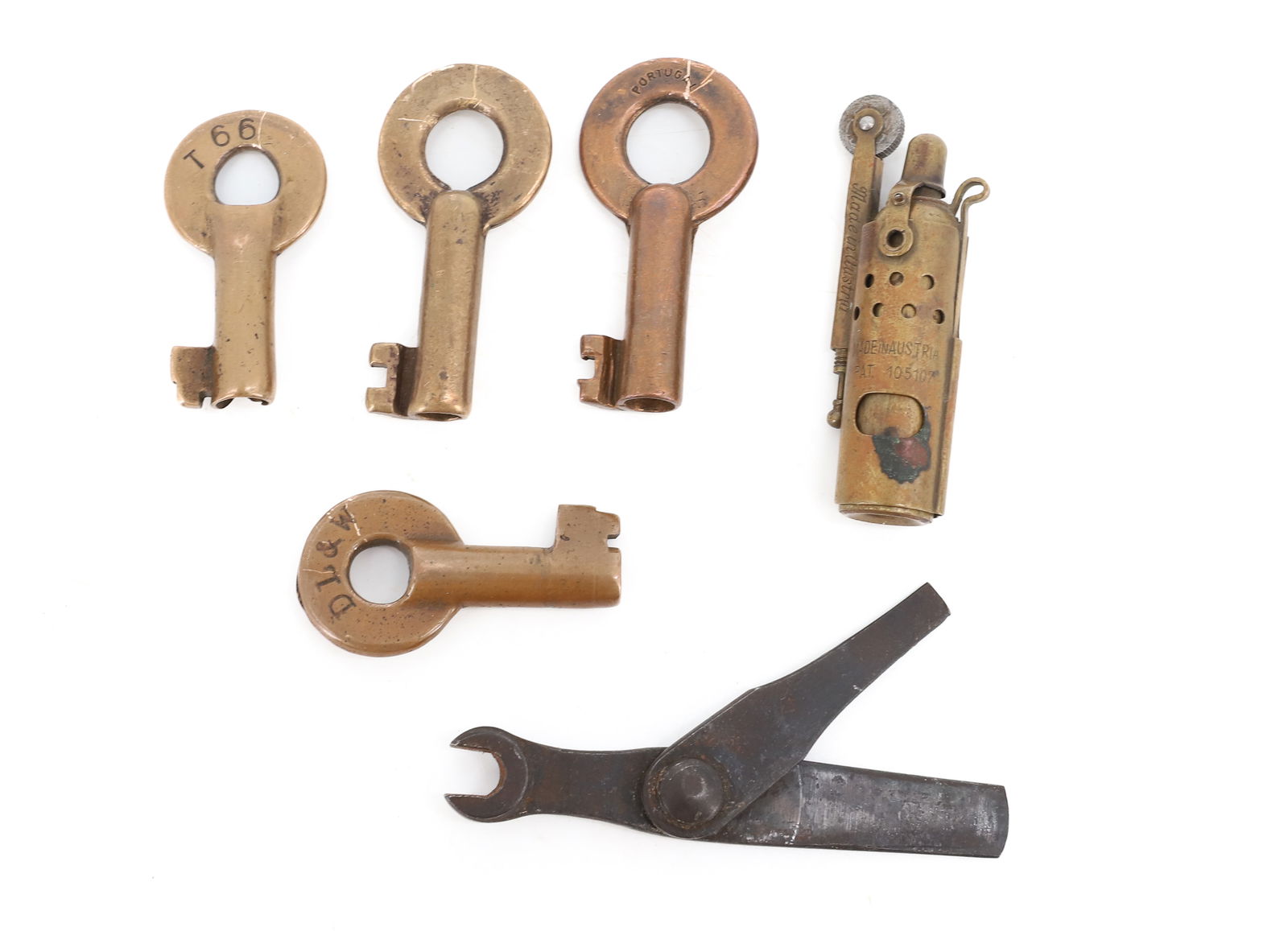 LOT OF BRASS RAILROAD KEYS, DL&W RR (1 of 4)