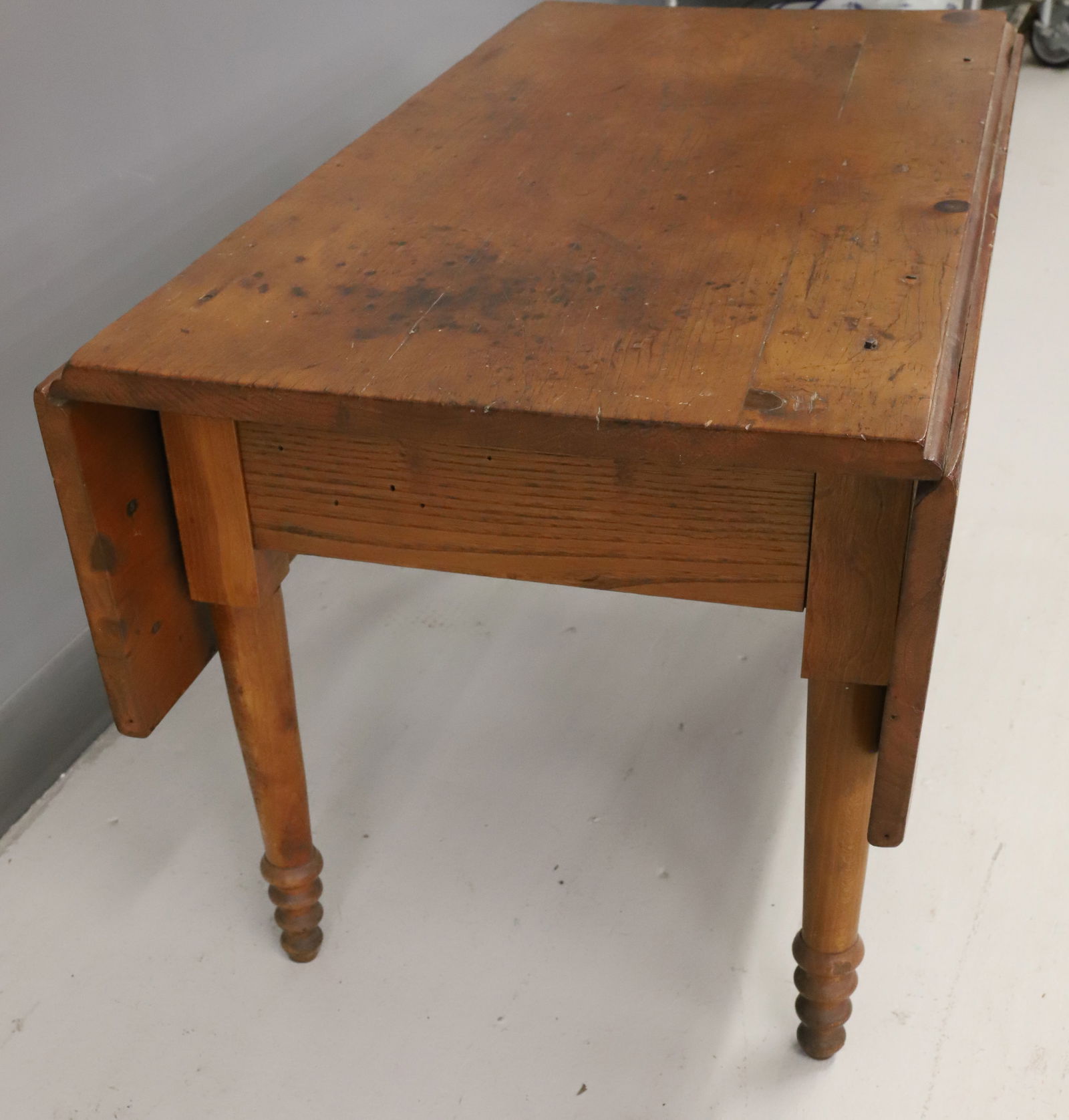 PINE DROP-LEAF COFFEE TABLE - 4