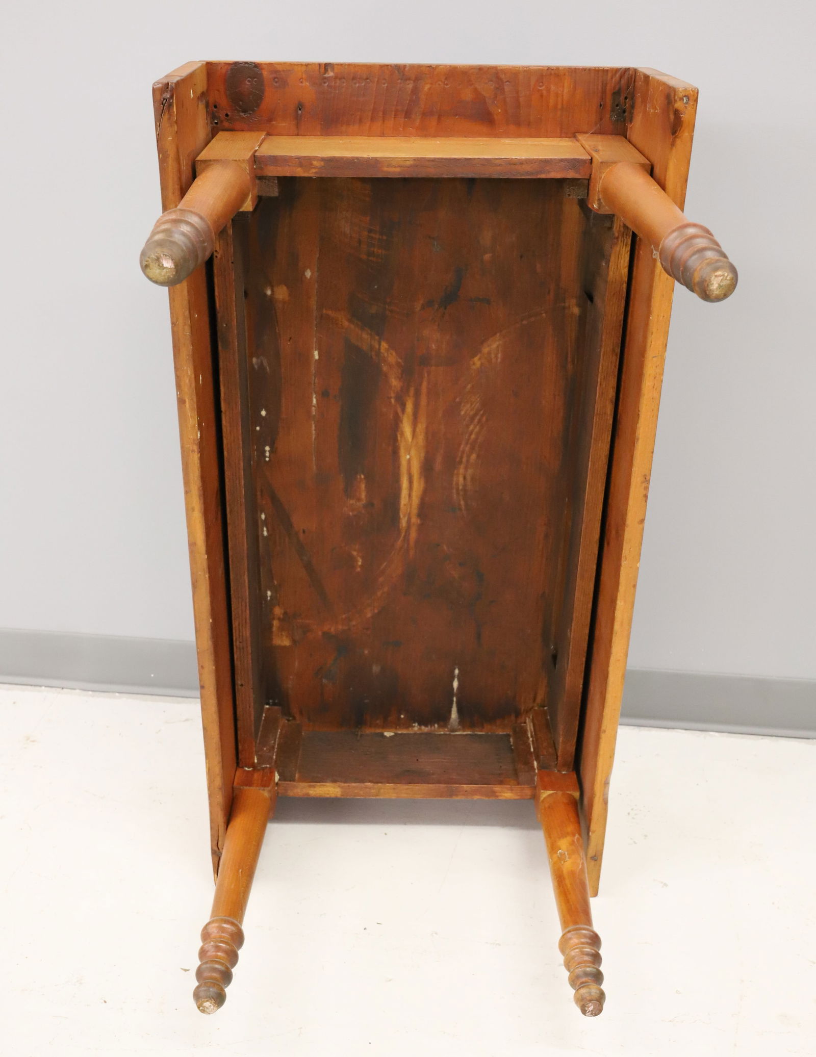 PINE DROP-LEAF COFFEE TABLE - 5