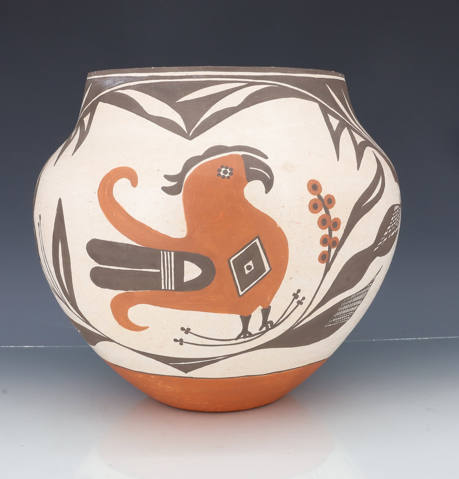 DARLA DAVIS, ACOMA POT (1 of 5)