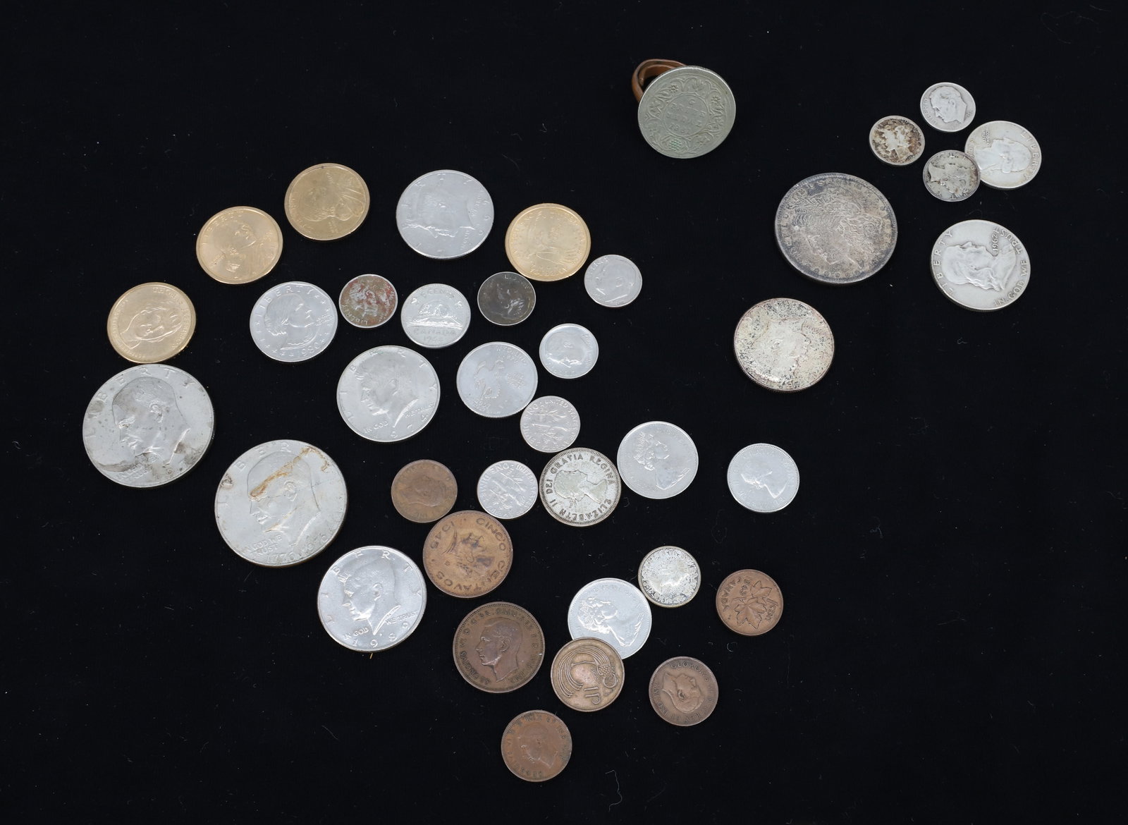 AMERICAN SILVER COINS AND OTHER: SILVER DOLLAR 1890 VERY FINE, FRANKLIN AND KENNEDY HALF DOLLARS, WASHINGTON QUARTER AND TWO MERCURY DIME AND ONE ROOSEVELT 2.55$ FACE VALUE AND (5) SUSAN B. ANTHONY,(2) EISENHOWER 1$, 9.35$ FACE VALUE