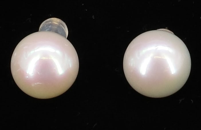 18K 25MM CULTURED PEARL EARRINGS: 25MM CULTURED PEARLS SET IN 18K MOUNT AND POST TOTAL WEIGHT 3.8 DWT PLEASE READ CAREFULLY - ITEMS MUST BE PAID FOR THROUGH LIVE AUCTIONEERS OR WITH CASH OR CHECK IN PERSON - Terms for Purchasing
