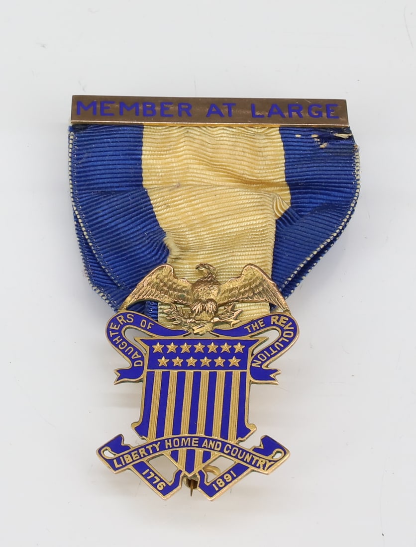 14K/ENAMEL DAUGHTERS OF THE REVOLUTION 1891 MEDAL: MEMBER AT LARGE LIBERTY HOME AND COUNTRY MAKER CALDWELL & CO. WITH HALLMARKS TOTAL WEIGHT 5.25 DWT 2 3/8" X 1 1/2' PLEASE READ CAREFULLY - ITEMS MUST BE PAID FOR THROUGH LIVE AUCTIONEERS OR WITH CASH