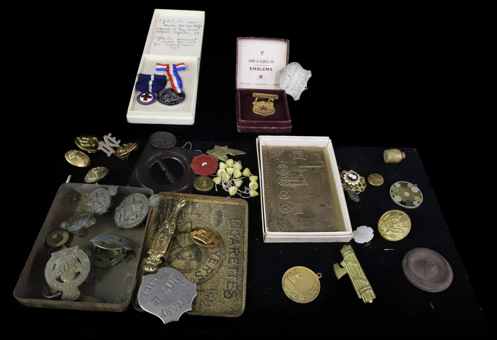 MISCELLANEOUS LOT: US MILITARY BUTTONS, STOURBRIDGE BRONZE PAPERWEIGHT METAL ARTS CO. CANADIAN 207 REGIMENT BADGES ETC 4" X 2 1/2" PLEASE READ CAREFULLY - ITEMS MUST BE PAID FOR THROUGH LIVE AUCTIONEERS OR WITH CASH