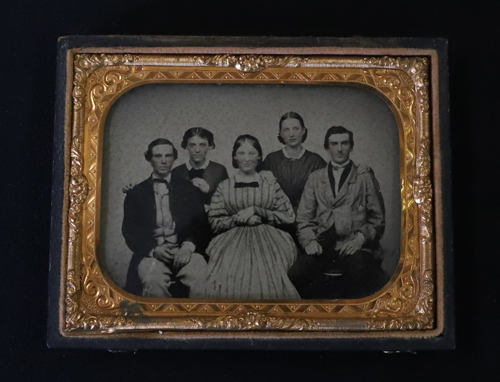 19TH C. TINTYPE OF FAMILY OF FIVE: CLEAR DETAILED IMAGE. SLIGHT ROSY CHEEKS. 3 1/4" X 4 1/4". PLEASE READ CAREFULLY - ITEMS MUST BE PAID FOR THROUGH LIVE AUCTIONEERS OR WITH CASH OR CHECK IN PERSON - Terms for Purchasing and Shipping o