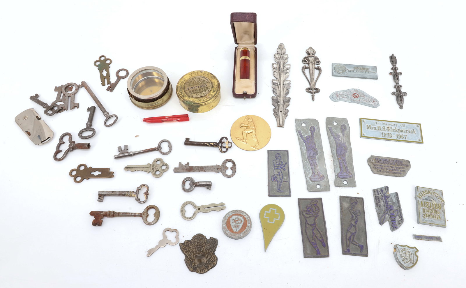 LOT OF VINTAGE SMALLS, KEYS (1 of 4)