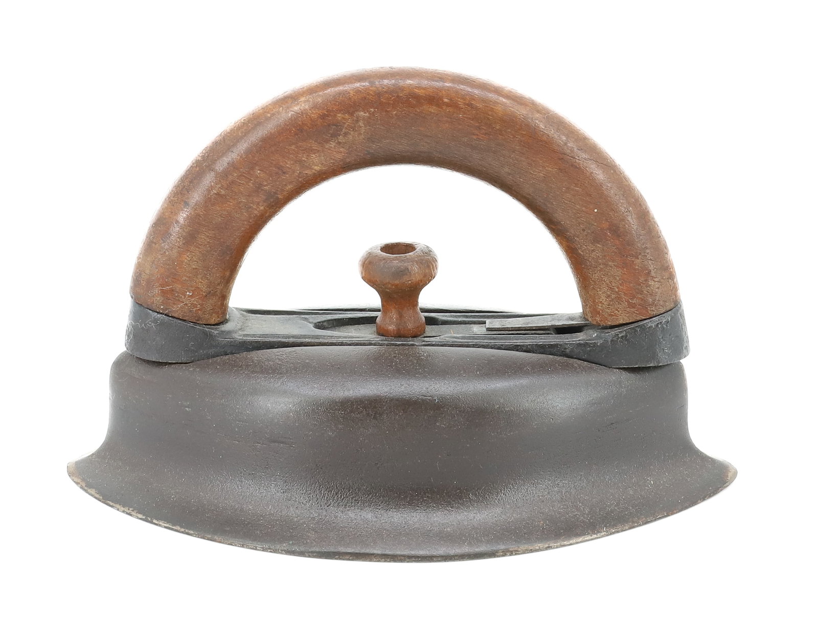 UNUSUAL FLANGE DETACHABLE HANDLE IRON: DOUBLE-POINT IRON WITH FLANGE STYLE SIDES. PAT. SEPT. 8, 1904. 7" L. PLEASE READ CAREFULLY - ITEMS MUST BE PAID FOR THROUGH LIVE AUCTIONEERS OR WITH CASH OR CHECK IN PERSON - Terms for Purchasing and 