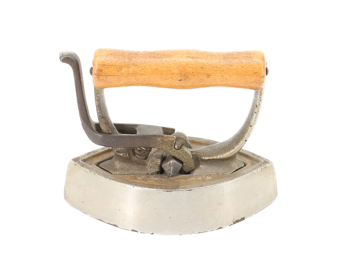R.J. MEYERS DETACHABLE HANDLE IRON: MT. JOY, PA. PAT. MAY 21, 1895. 4" L. (SMALL SIZE). PLEASE READ CAREFULLY - ITEMS MUST BE PAID FOR THROUGH LIVE AUCTIONEERS OR WITH CASH OR CHECK IN PERSON - Terms for Purchasing and Shipping of