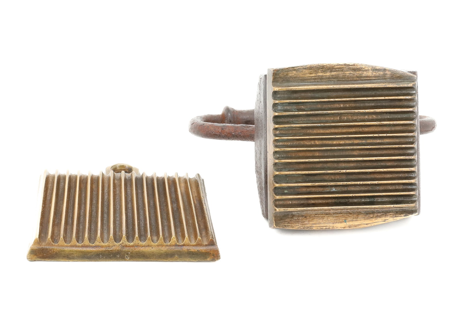 UNUSUAL FLUTING IRON - 2