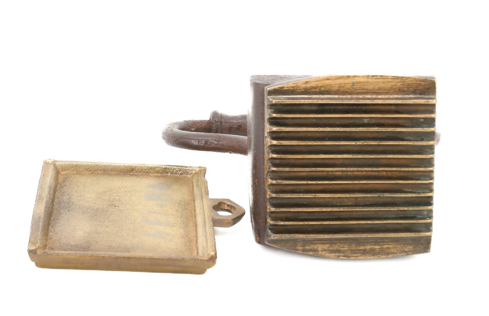 UNUSUAL FLUTING IRON - 5
