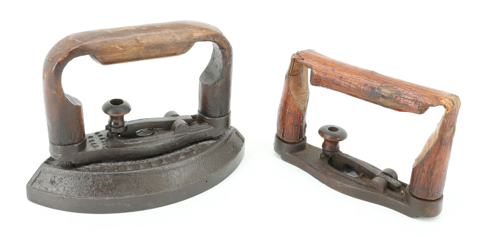 UNUSUAL DOUBLE-POINT DETACHABLE HANDLE IRON: BLESS DRAKE, NEWARK, NJ. PAT. MARCH 6, 1888. WITH EXTRA HANDLE. 6" L. PLEASE READ CAREFULLY - ITEMS MUST BE PAID FOR THROUGH LIVE AUCTIONEERS OR WITH CASH OR CHECK IN PERSON - Terms for Purchasing and