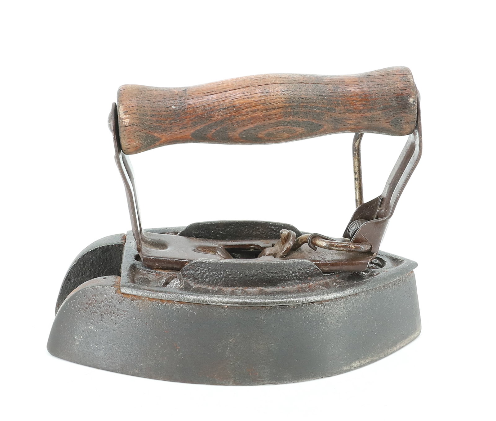 C.SANN TOY BUTTON IRON: CA. 1901. REAR GROOVE FOR BUTTONS. DETACHABLE HANDLE. 6 1/2" L. PLEASE READ CAREFULLY - ITEMS MUST BE PAID FOR THROUGH LIVE AUCTIONEERS OR WITH CASH OR CHECK IN PERSON - Terms for Purchasing and Shipp