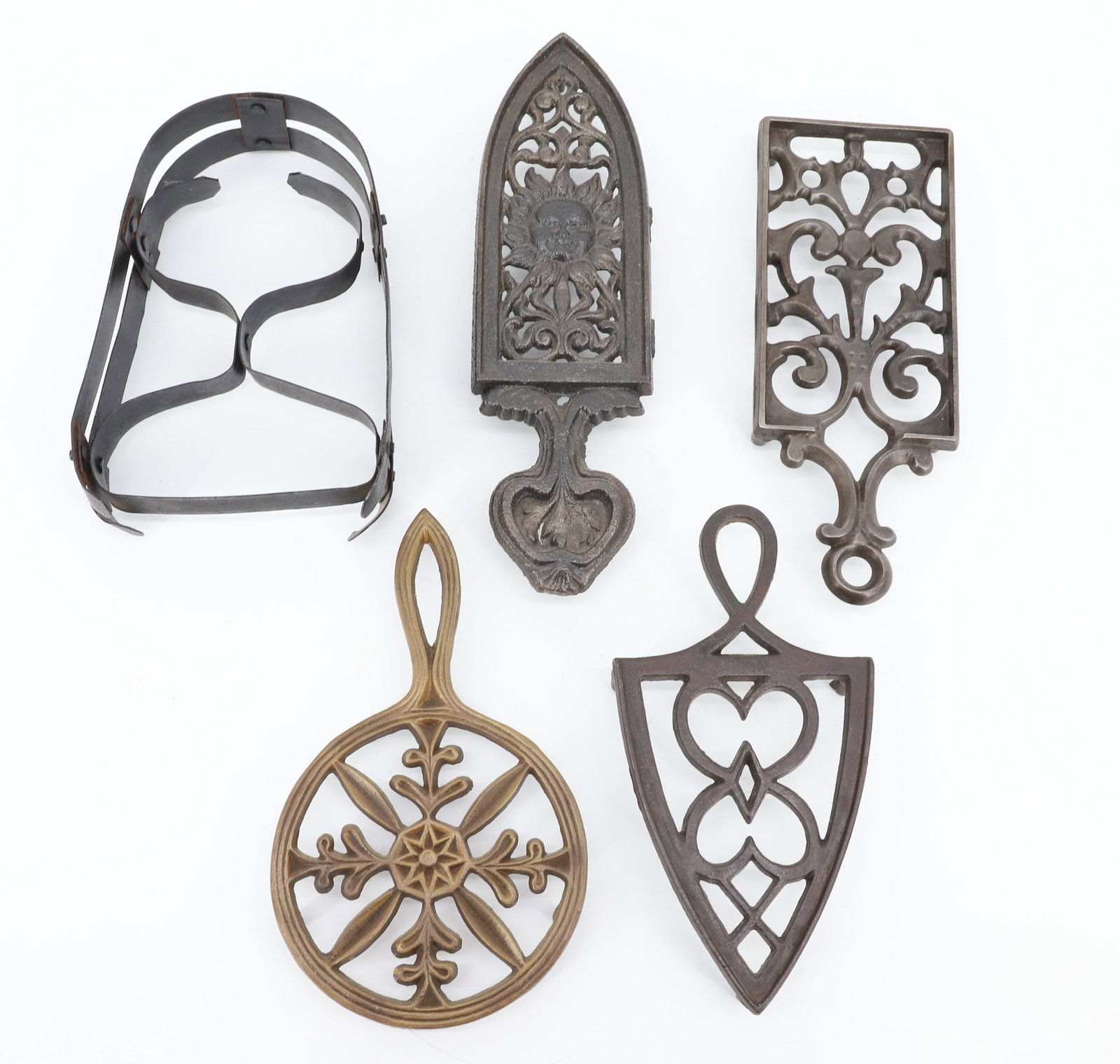 LOT OF ANTIQUE PRESSING IRON TRIVETS: (5) INCLUDING: CIRCULAR PAINTED TRIVET, TRIANGULAR TRIVET (DOUBLE HEART), METAL FORM, MUSTER "SUNFLOWER" TRIVET AND HEART DESIGN. PLEASE READ CAREFULLY - ITEMS MUST BE PAID FOR THROUGH LIVE