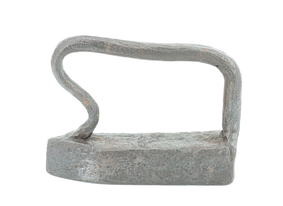 SMALL SIZE PRIMITIVE TAILOR IRON - 3