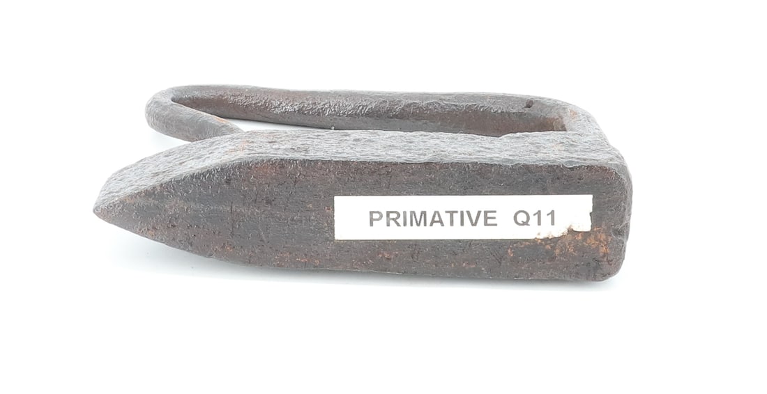 SMALL SIZE PRIMITIVE TAILOR IRON - 4