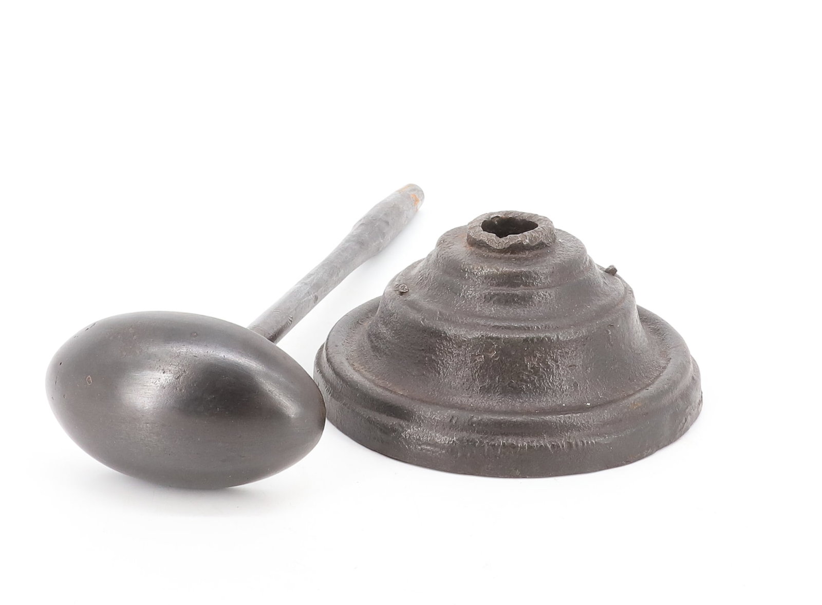EGG IRON ON STAND - 2