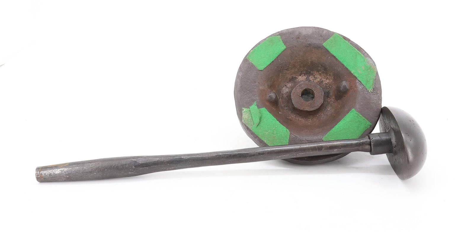EGG IRON ON STAND - 3