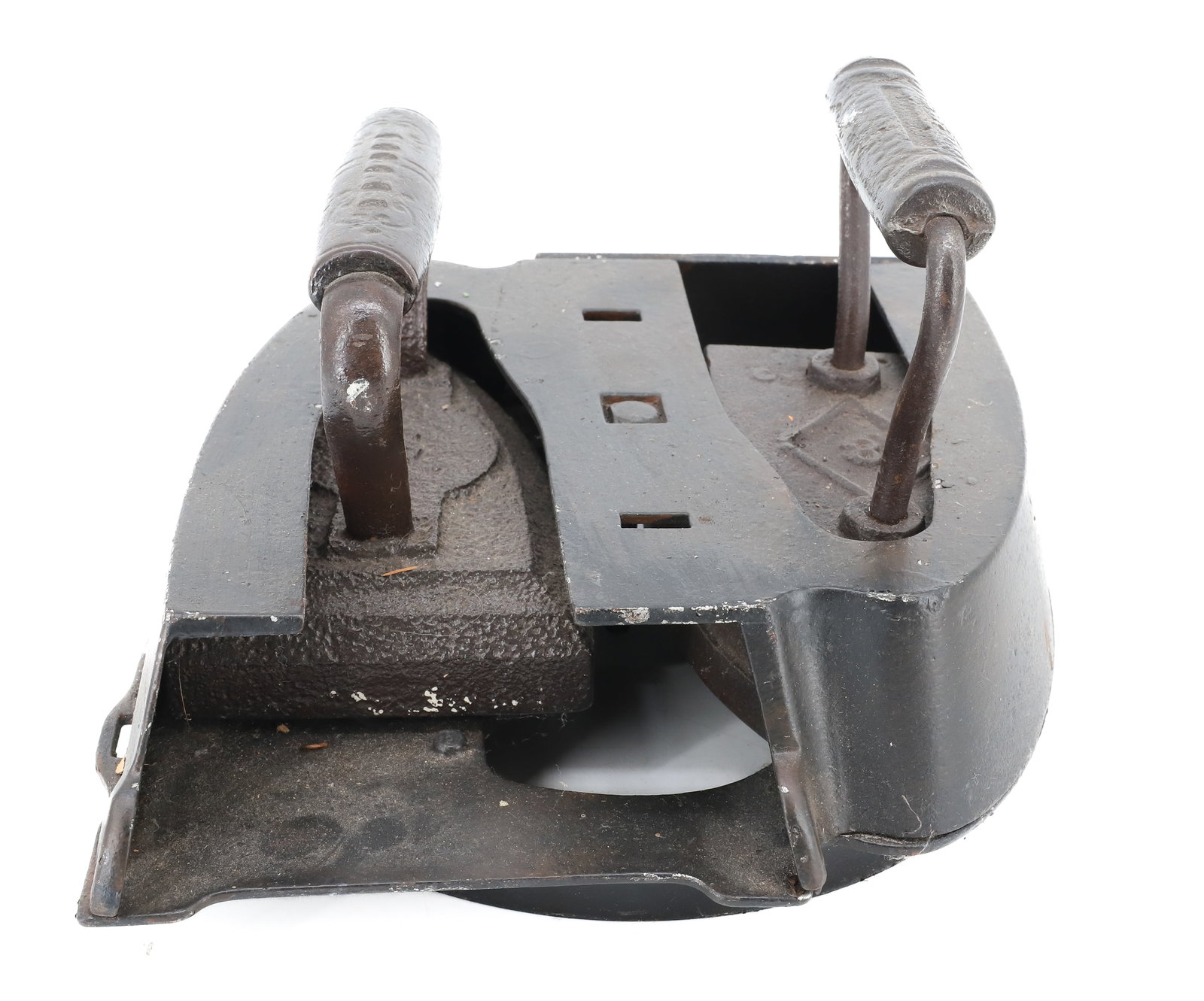 CAST IRON SAD IRON HEATER: CAPABLE OF HEATING PAIR OF IRONS AT ONE TIME. INCLUDES TWO SAD IRONS. UNMARKED. 9" X 8 1/2". PLEASE READ CAREFULLY - ITEMS MUST BE PAID FOR THROUGH LIVE AUCTIONEERS OR WITH CASH OR CHECK IN PERSON -