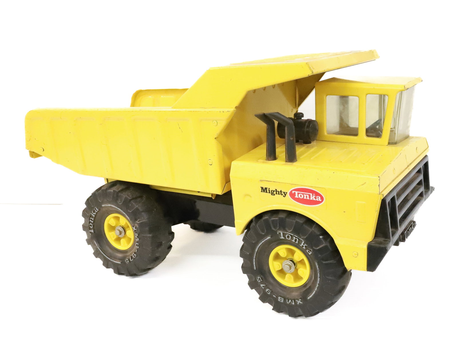 Tonka Pressed Metal Dump Truck (1 of 4)