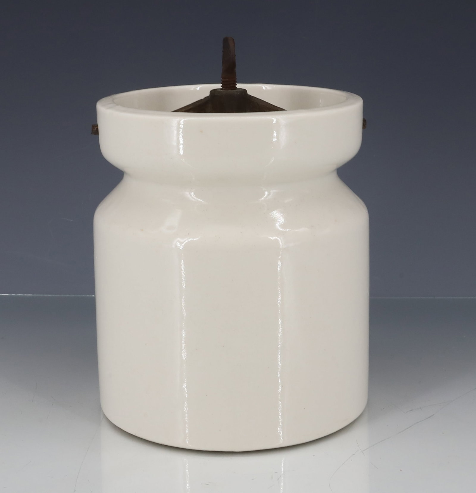 STONEWARE LIDDED CONTAINER - 3
