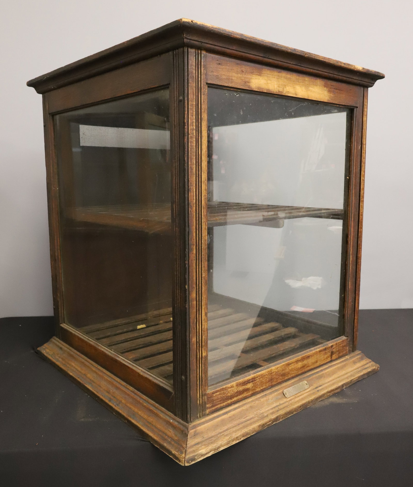 GENERAL STORE DISPLAY CABINET - 3