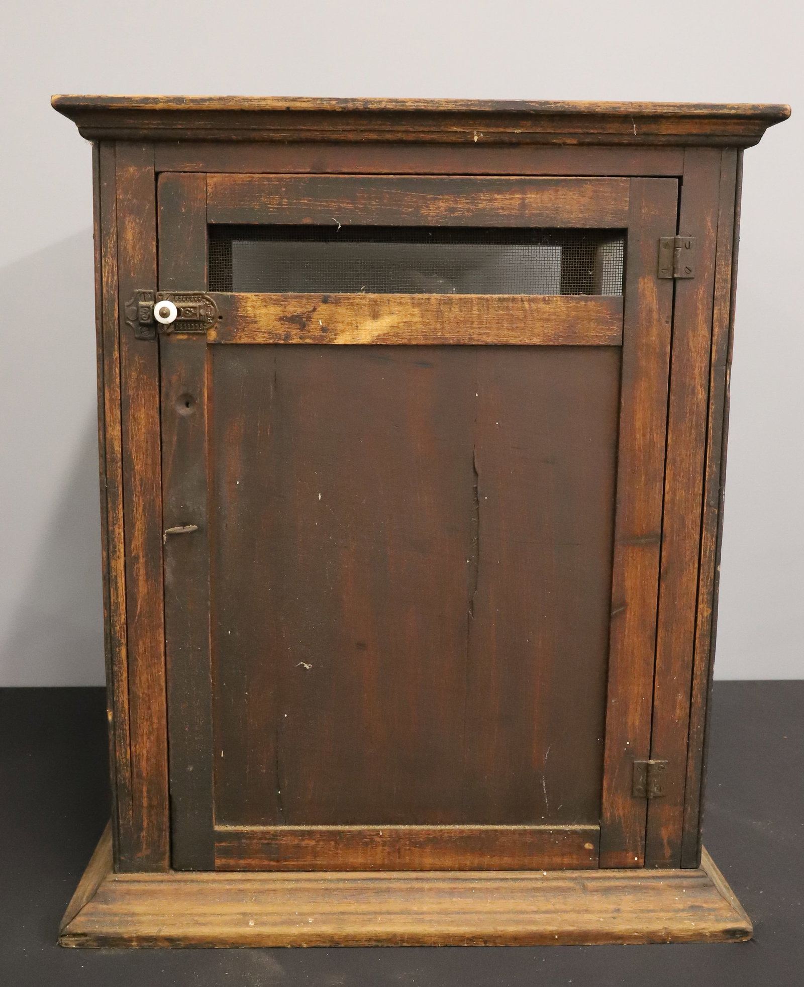 GENERAL STORE DISPLAY CABINET - 4