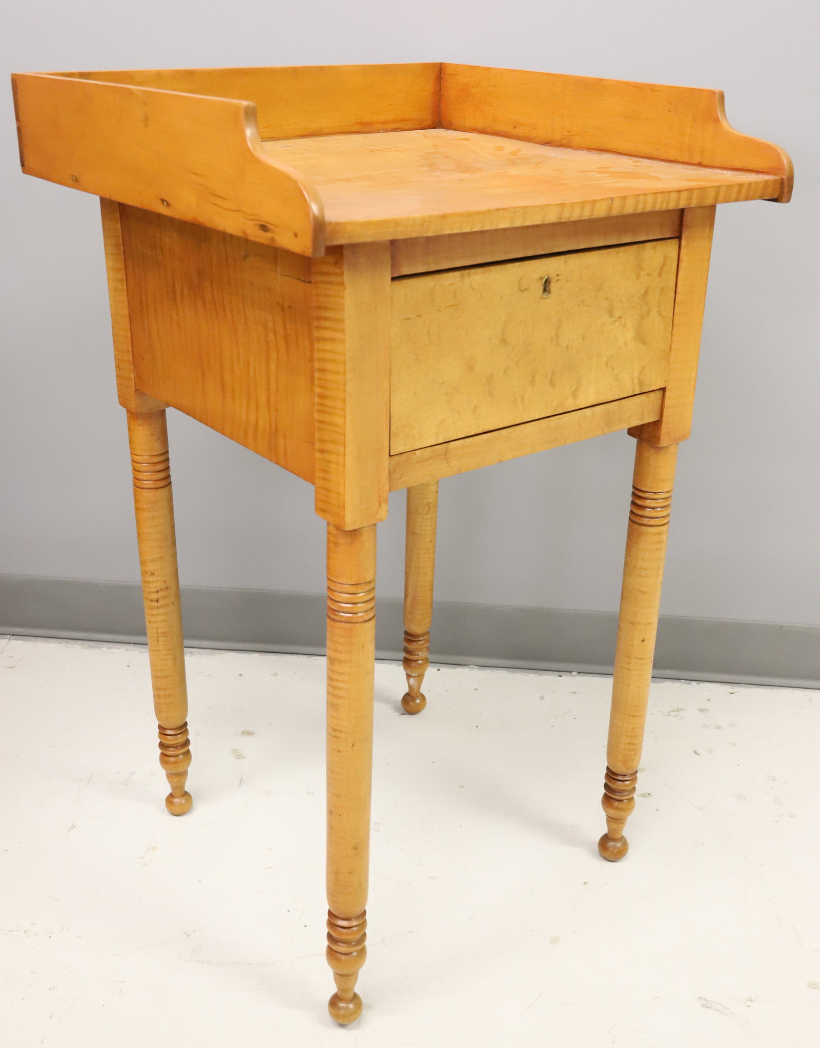 19TH CENTURY TIGER MAPLE ONE DRAWER WORK STAND: SINGLE DOVETAILED DRAWER, TURNED LEGS, WITH GALLERY TOP - 32 1/2" X 20 1/2" X 20" PLEASE READ CAREFULLY - ITEMS MUST BE PAID FOR THROUGH LIVE AUCTIONEERS OR WITH CASH OR CHECK IN PERSON - Terms for