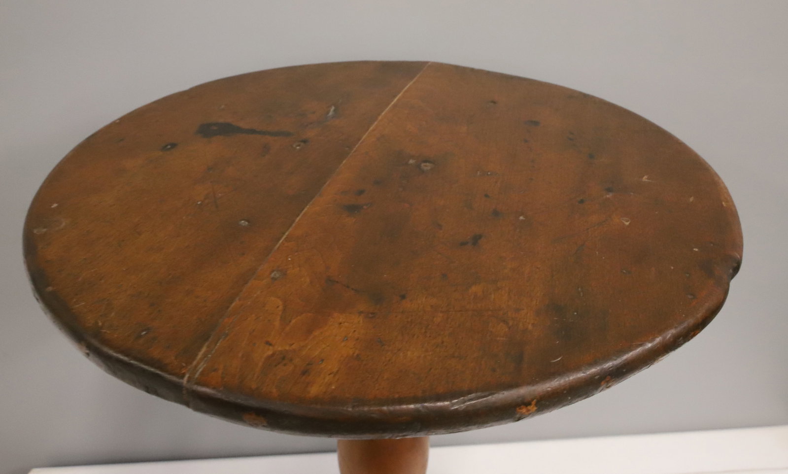 19TH C. ROUND CANDLE STAND - 2