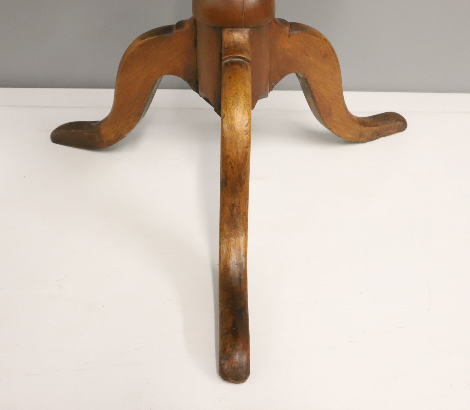 19TH C. ROUND CANDLE STAND - 4