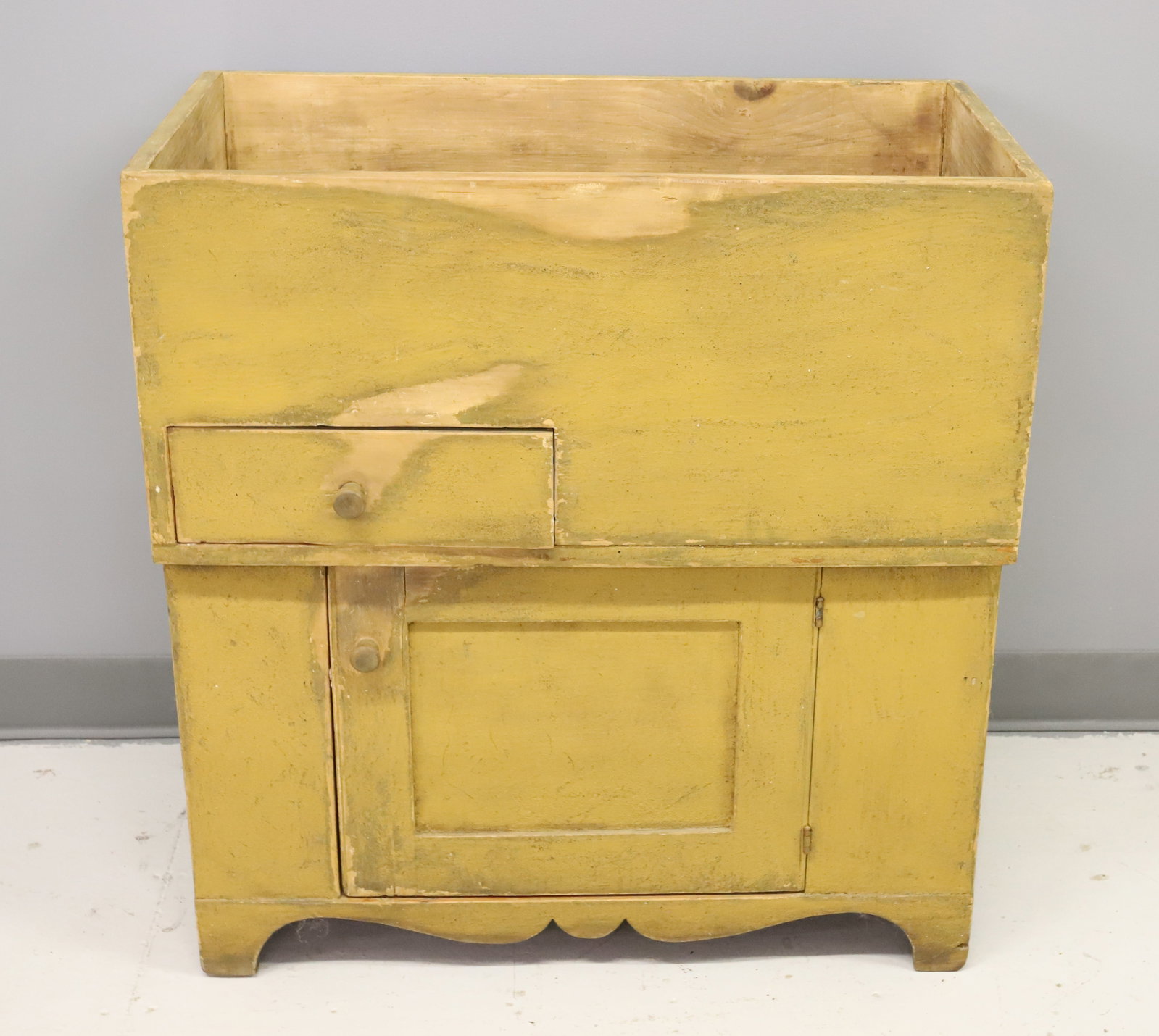 COUNTRY YELLOW PAINTED DRY SINK (1 of 7)
