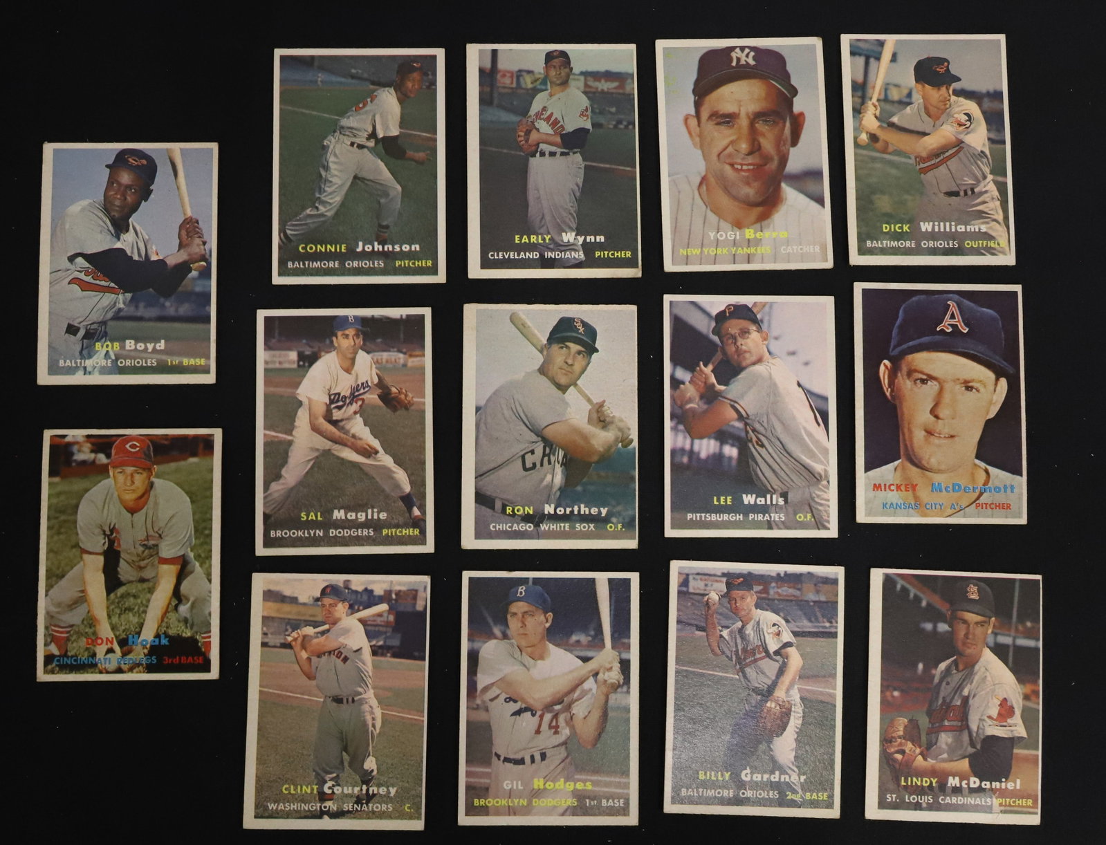 LOT OF 1957 TOPPS BASEBALL CARDS (1 of 2)