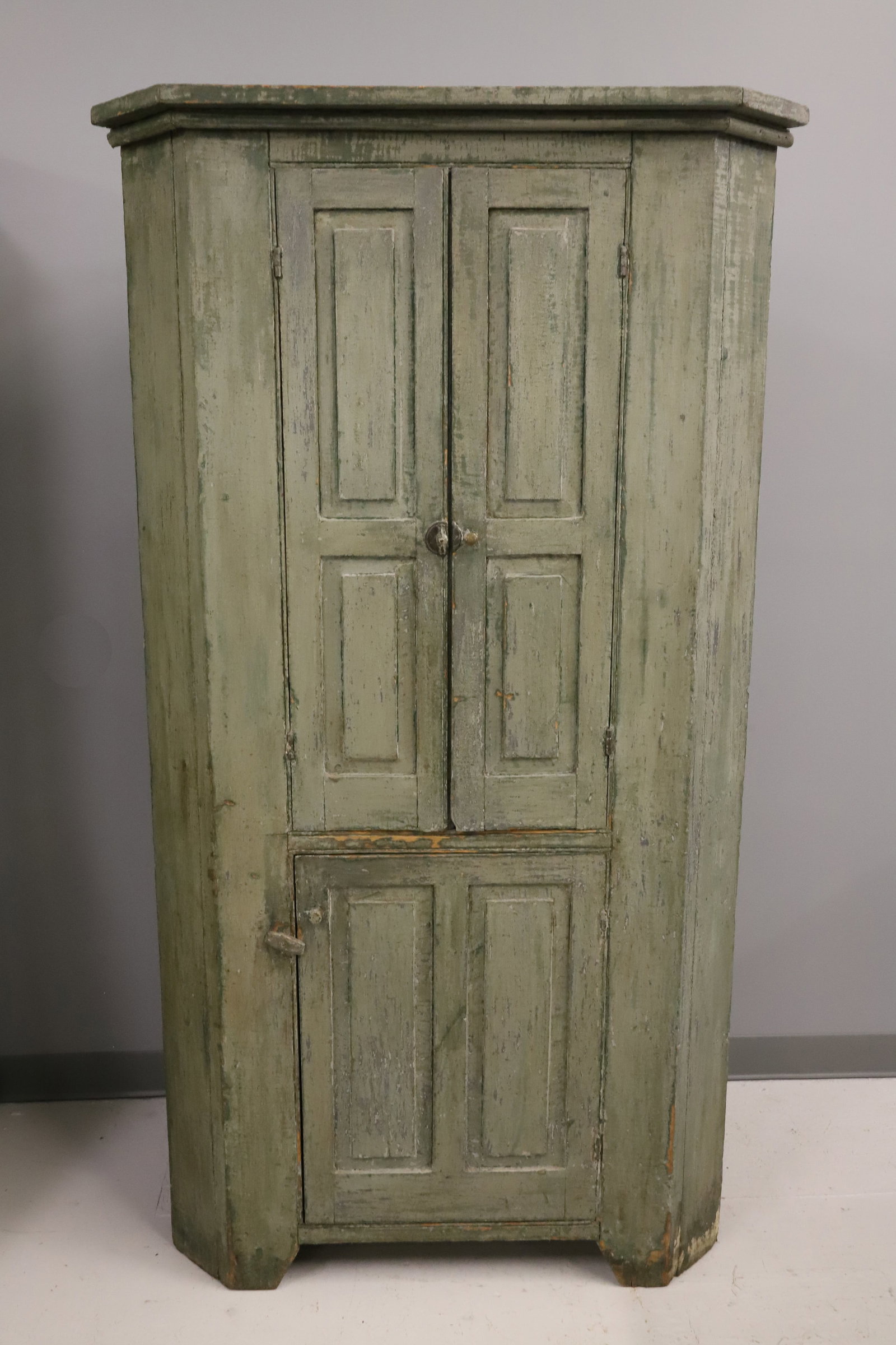19TH C. PAINTED CORNER CUPBOARD (1 of 9)