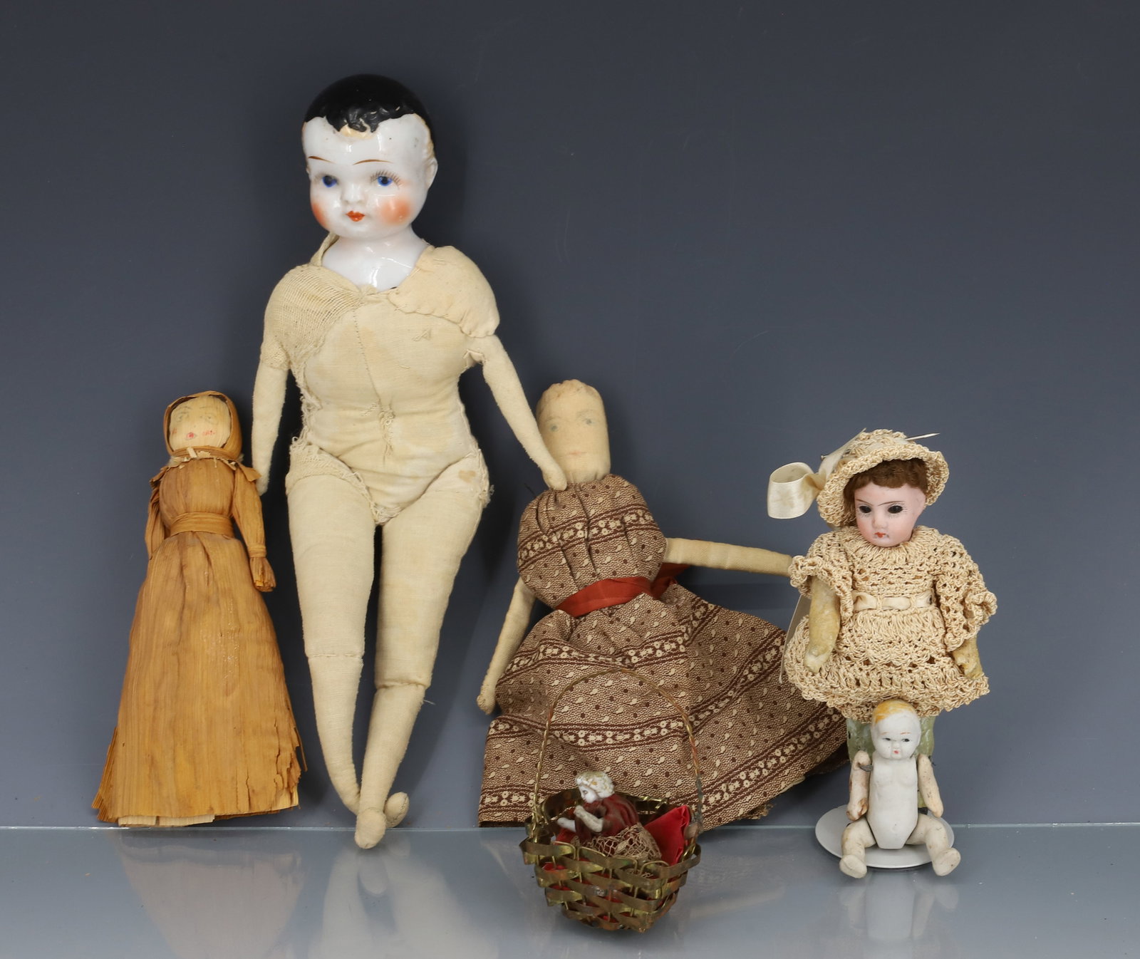 LOT OF SMALL ANTIQUE DOLLS (1 of 4)