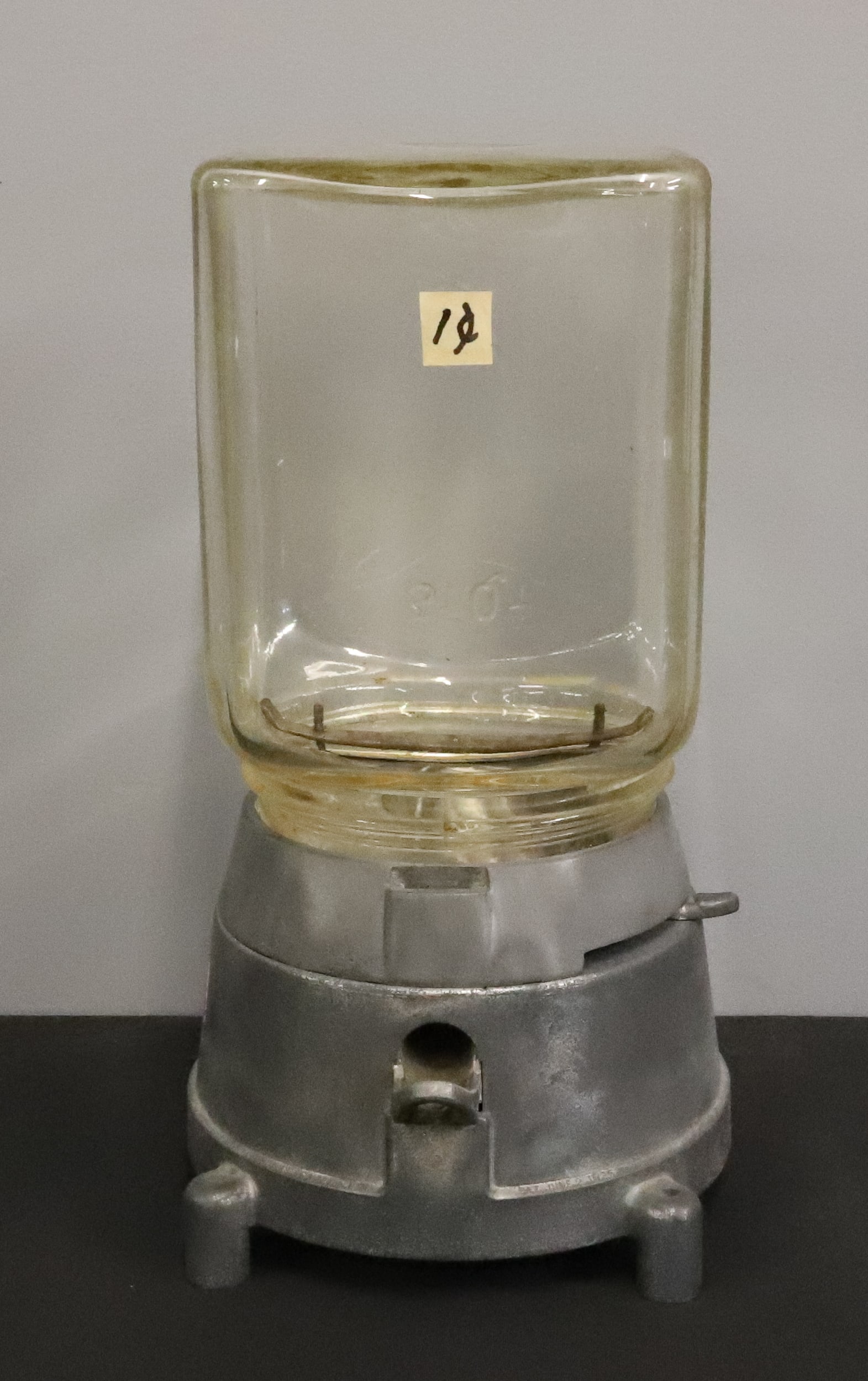 VINTAGE 1 CENT GUMBALL MACHINE (1 of 5)