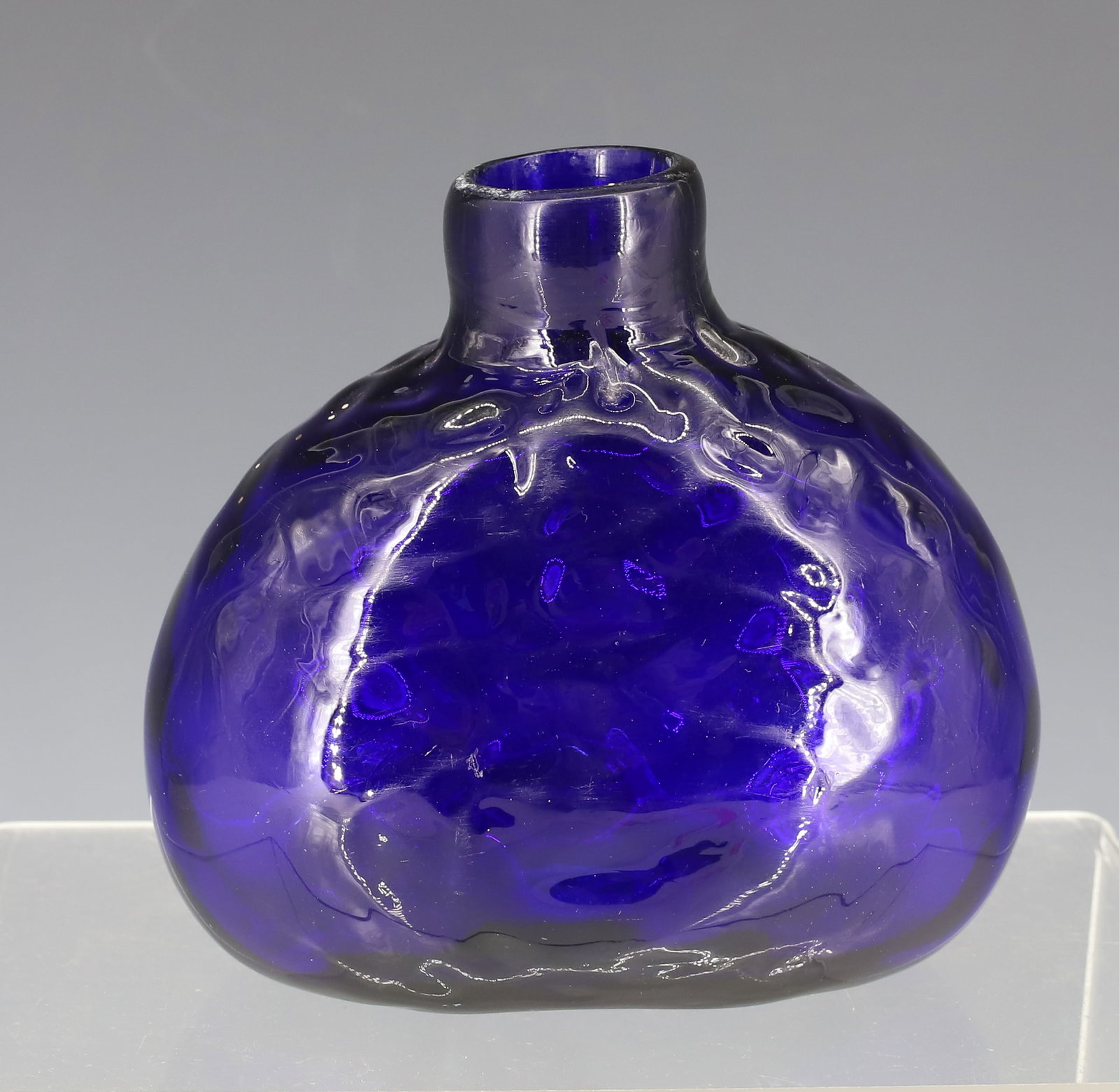 COBALT BLUE SQUATTY BLOWN GLASS FLASK: ROUGH PONTIL. DIAMOND PATTERN. 4 1/2" X 4 1/2". PLEASE READ CAREFULLY - ITEMS MUST BE PAID FOR THROUGH LIVE AUCTIONEERS OR WITH CASH OR CHECK IN PERSON - Terms for Purchasing and Shipping of Auction