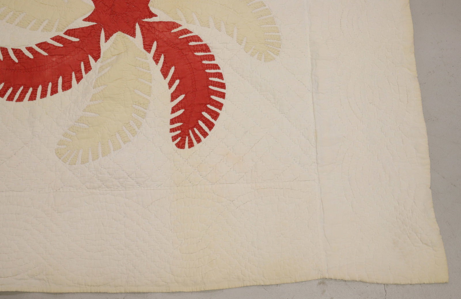 ANTIQUE HAND STITCHED FEATHER PATTERN QUILT - 3
