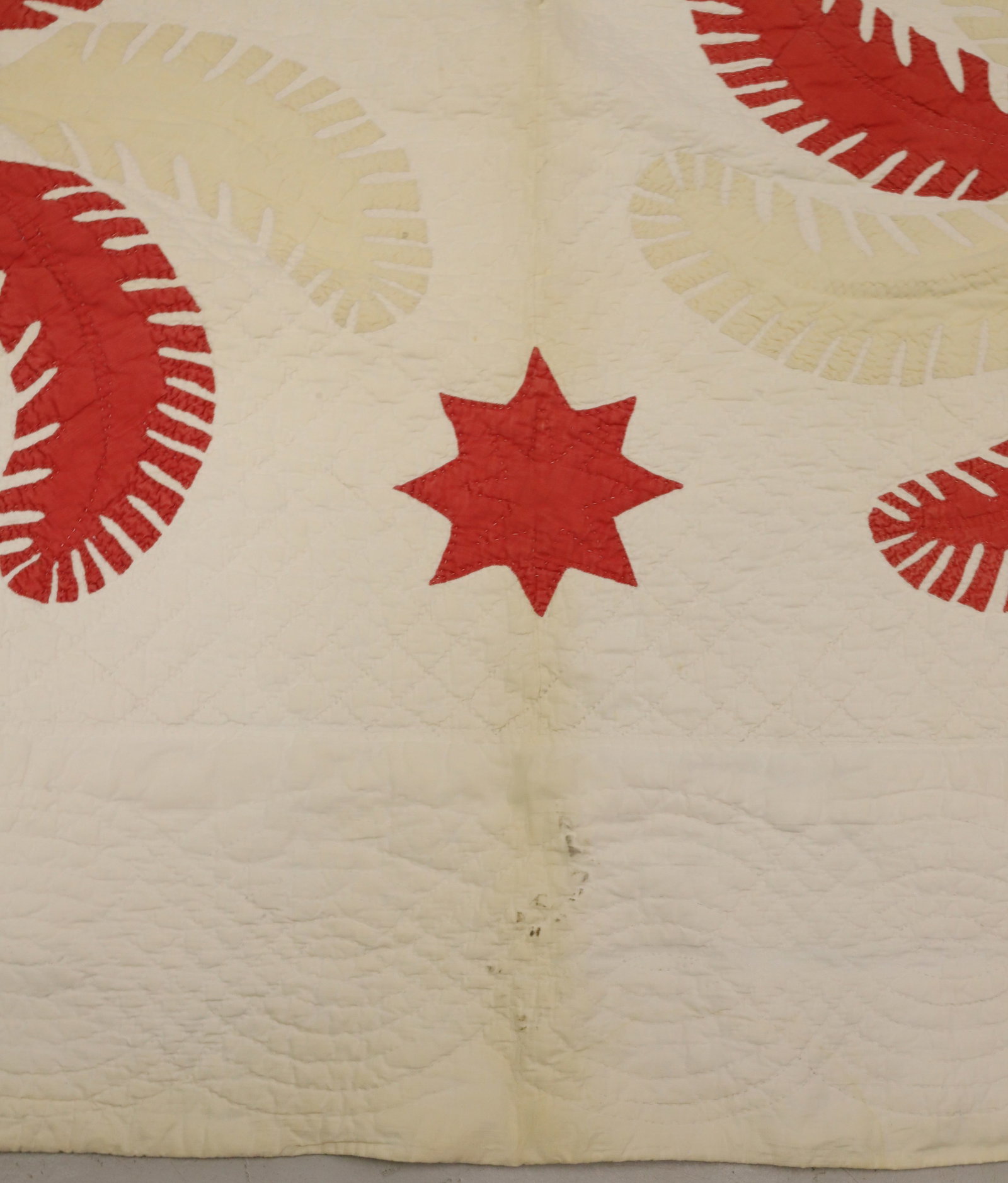 ANTIQUE HAND STITCHED FEATHER PATTERN QUILT - 4
