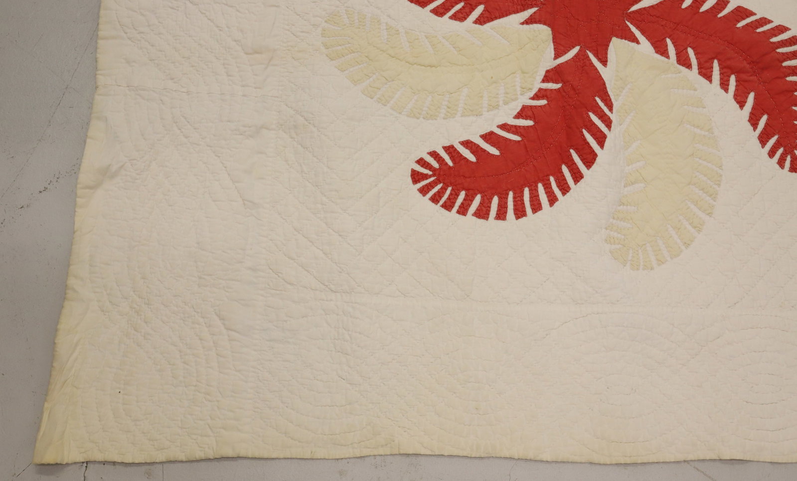 ANTIQUE HAND STITCHED FEATHER PATTERN QUILT - 5