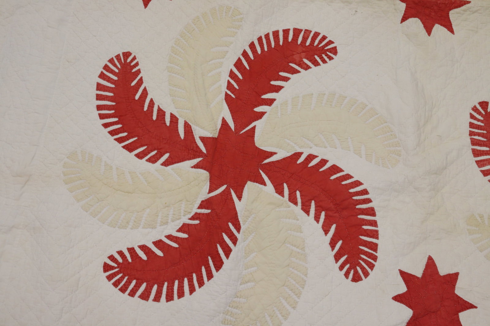 ANTIQUE HAND STITCHED FEATHER PATTERN QUILT - 7