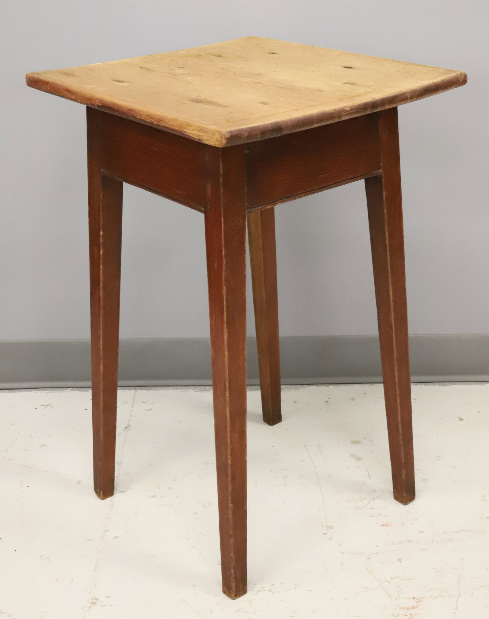 PAINTED TAPERED LEG STAND (1 of 4)