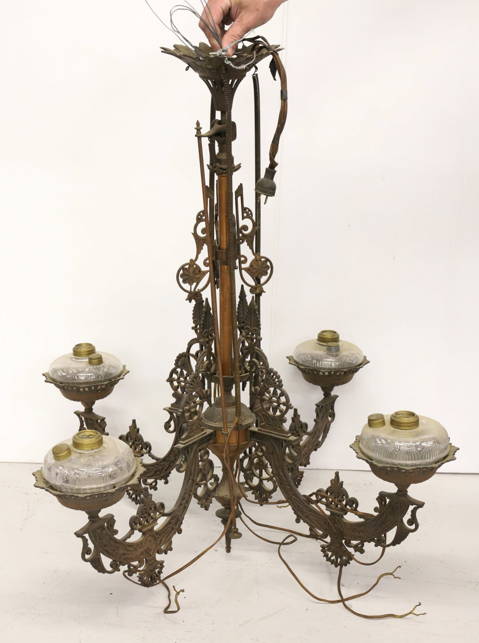 CAST IRON VICTORIAN OIL LAMP CHANDELIER (1 of 6)