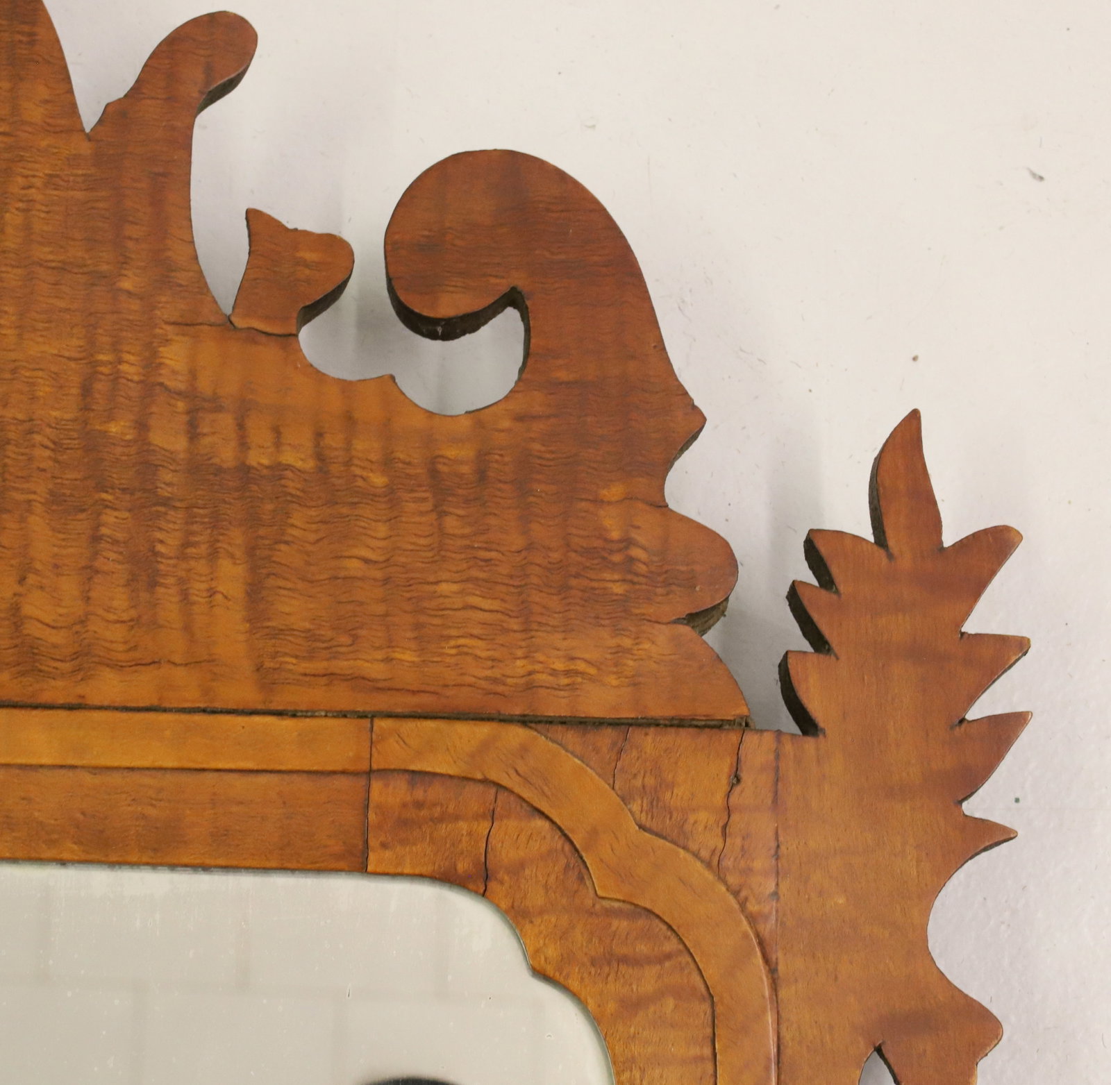 TIGER MAPLE CHIPPENDALE-STYLE MIRROR - 4