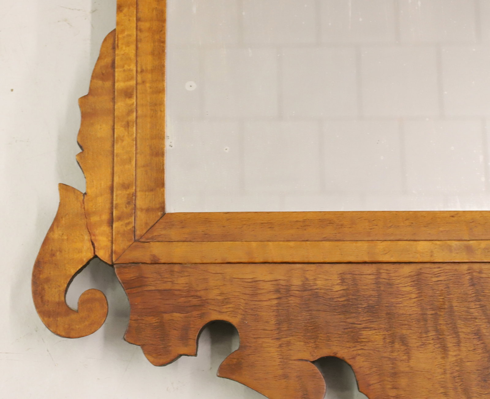 TIGER MAPLE CHIPPENDALE-STYLE MIRROR - 5