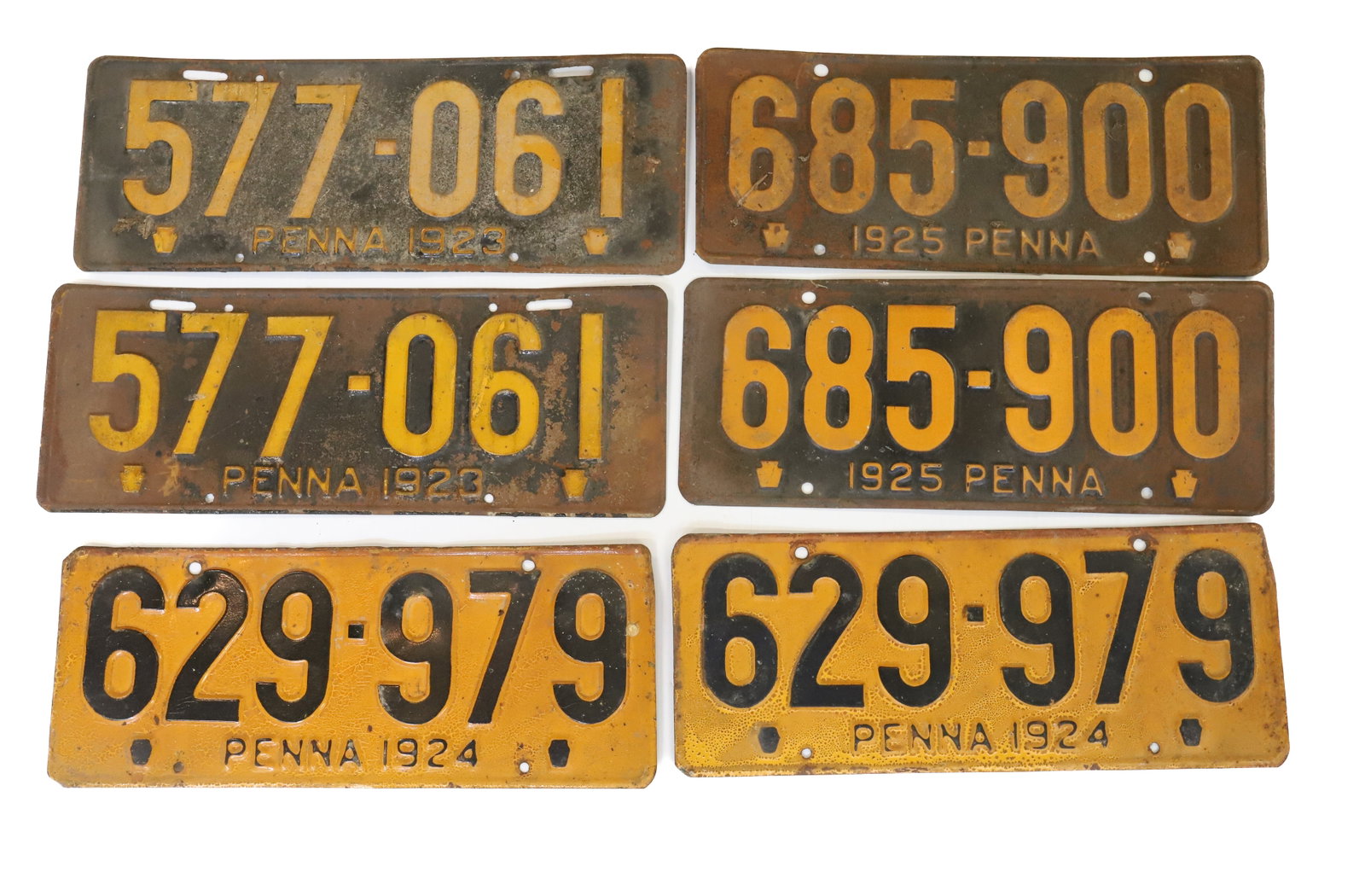 LOT OF PENNSYLVANIA LICENSE PLATES: THREE PAIRS: 1923, 1924, 1925. MEASURE 14 7/8" TO 16" LENGTHS.