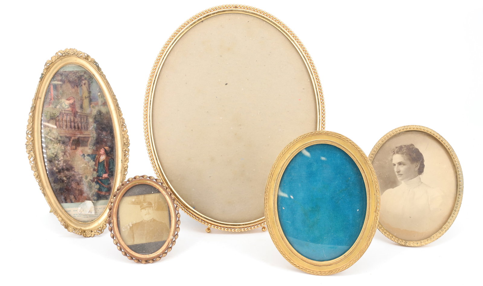 LOT OF OVAL BRASS FRAMES: VARIOUS SIZES AND STYLES. LARGEST 10 3/8" X 8 3/8". MOSTLY TABLETOP, SOME HANGING ALSO.