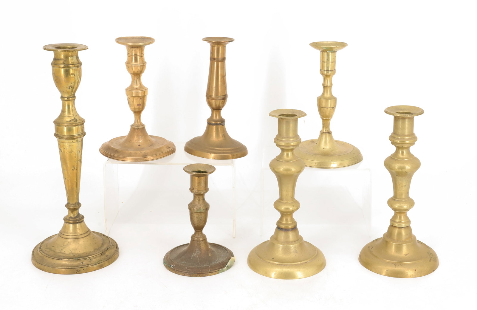 LOT OF ANTIQUE BRASS CANDLESTICKS (1 of 4)