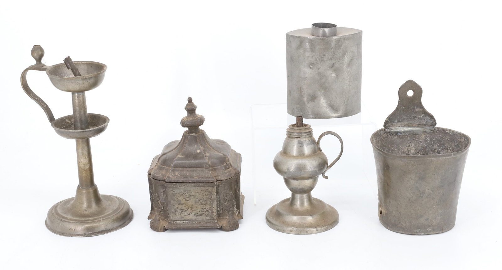 LOT OF ANTIQUE PEWTER ITEMS (1 of 6)