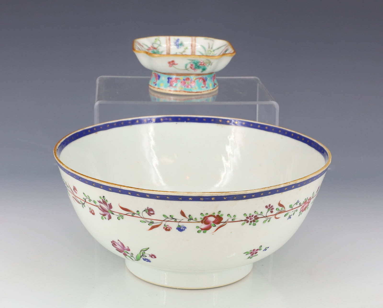 LOT OF CHINESE PORCELAIN (1 of 4)