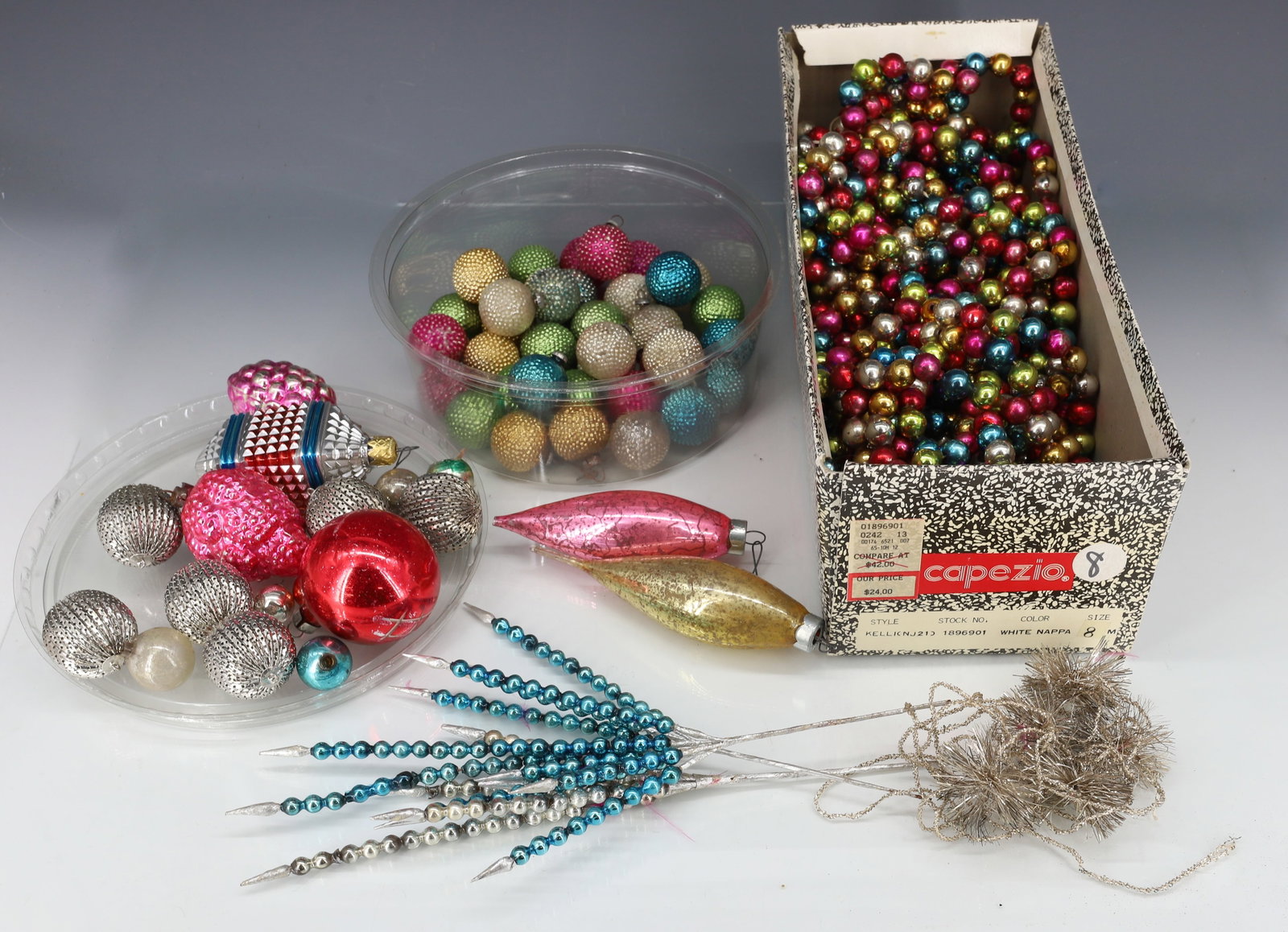 LOT OF ANTIQUE CHRISTMAS DECORATIONS (1 of 5)